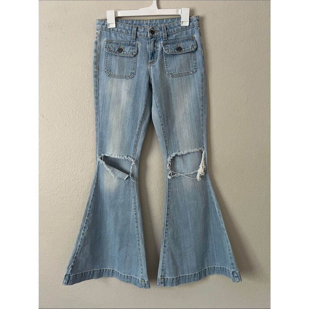 Like New! CARMAR Light Blue Distressed Flare Jeans 100% Cotton Busted Knee 27